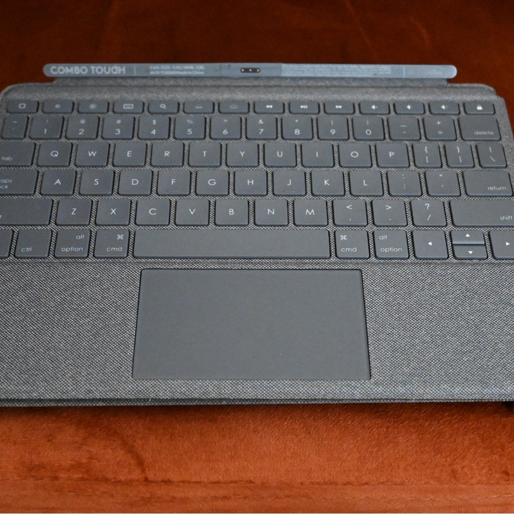Logitech Tablet Keyboard Case - One Touch - Picture 3 of 6